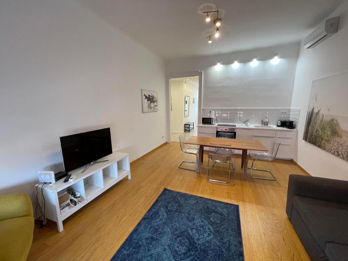 City Center 1, Cozy 2Br In The City Center! Budapest Bagian luar foto