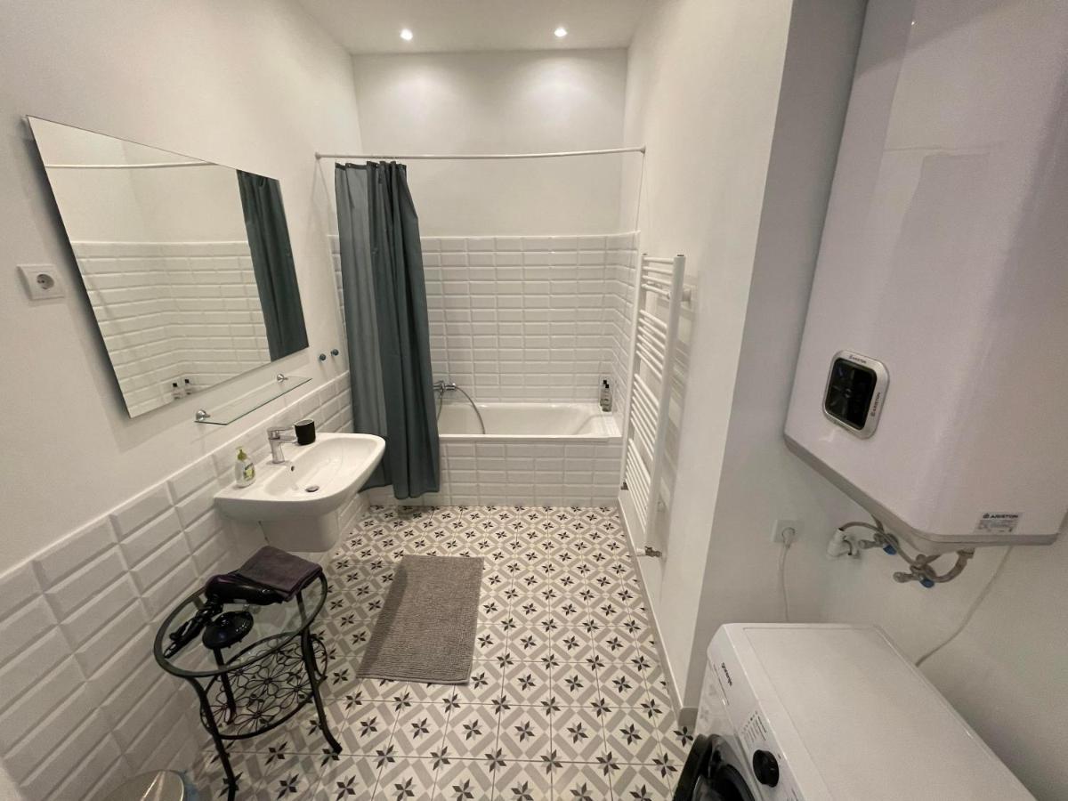 City Center 1, Cozy 2Br In The City Center! Budapest Bagian luar foto